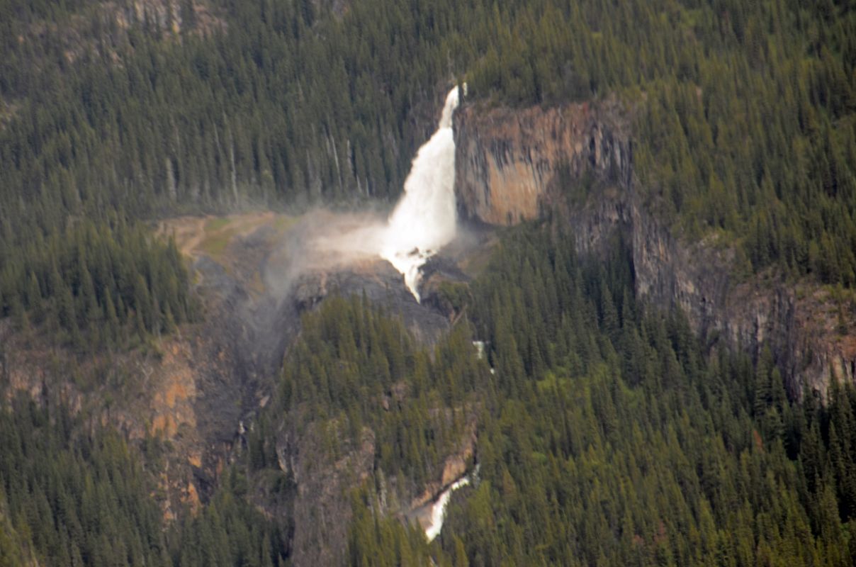 13 Emperor Falls From Helicopter On Flight To Robson Pass